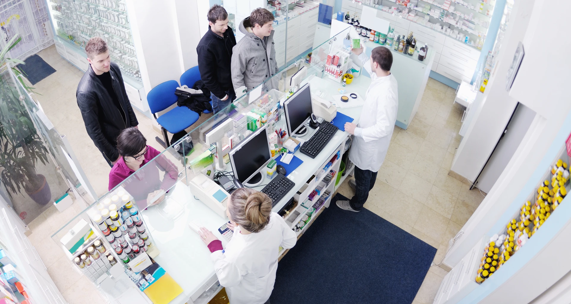 Videovigilancia para farmacias: cómo mejorar la seguridad y el control operativo